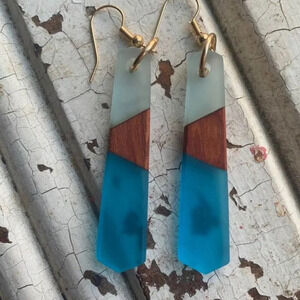 Brand new trendy wood and blue resin drop earrings 2.5" in length